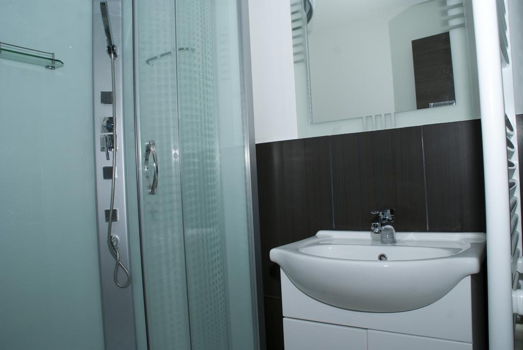 Hotel Otopeni Pokoj fotografie